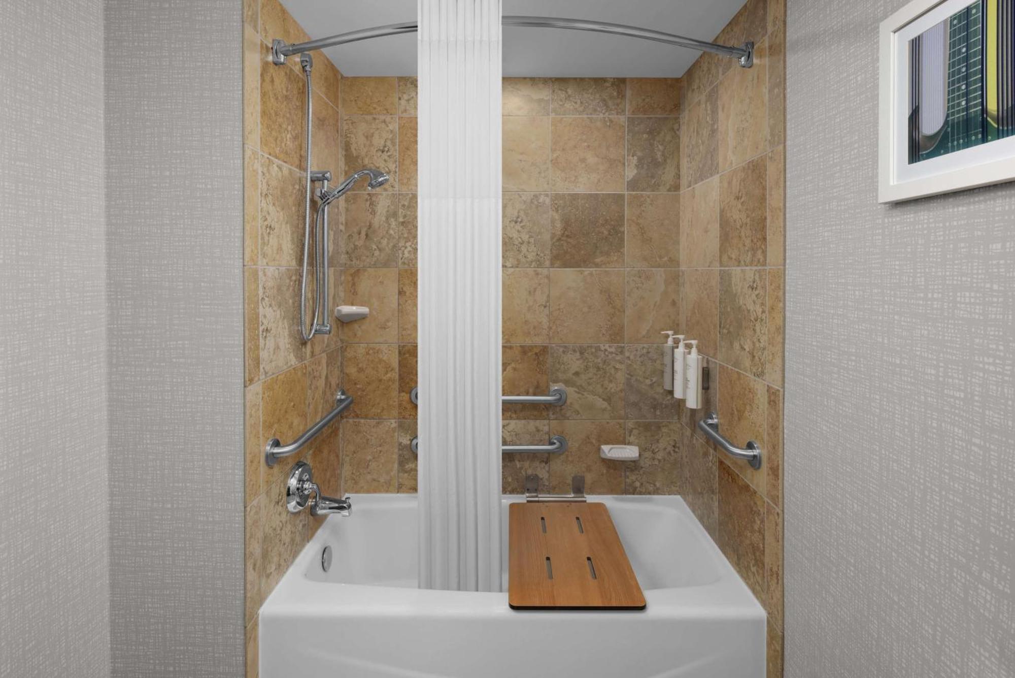 Hampton Inn Cleveland-Downtown Zewnętrze zdjęcie