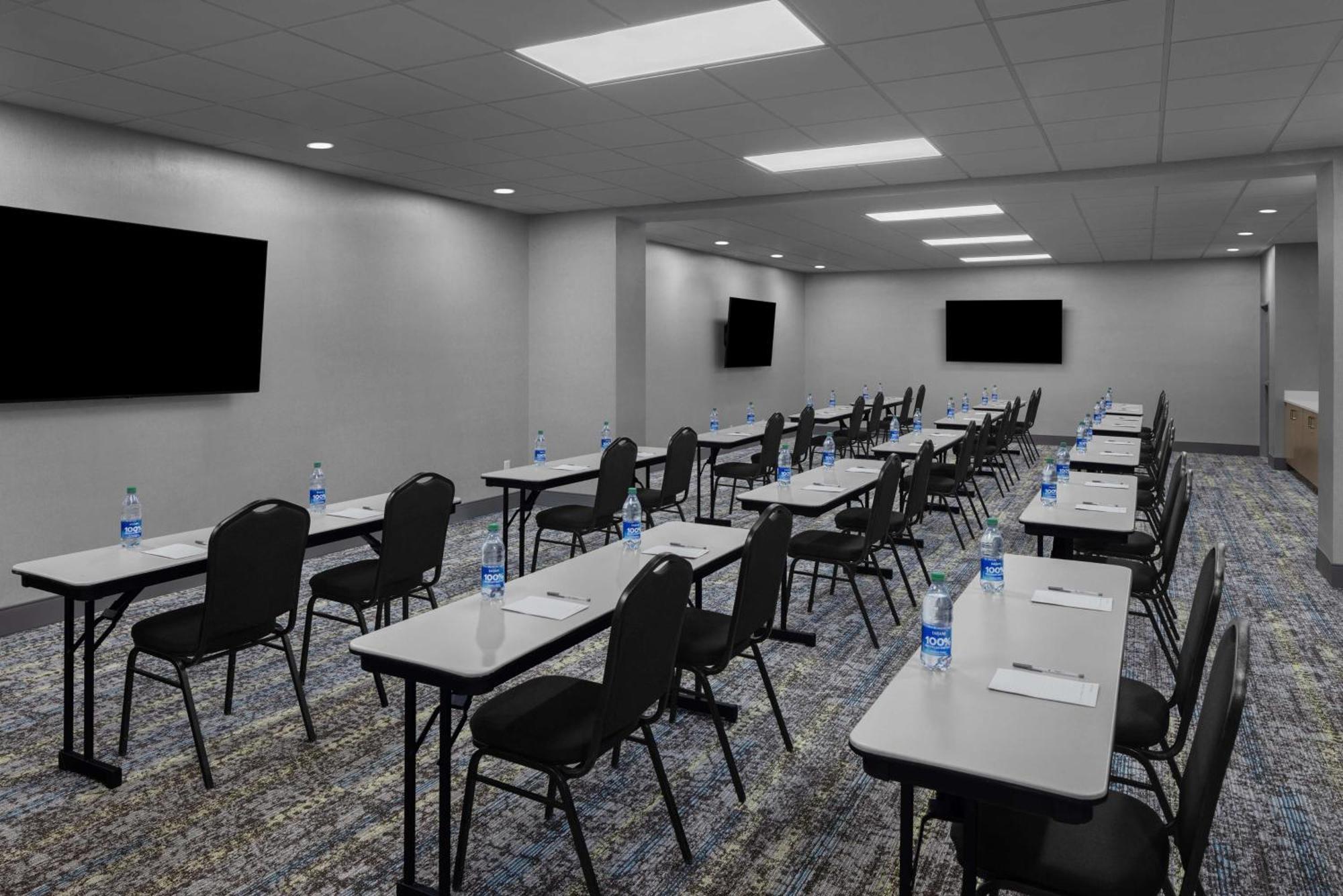 Hampton Inn Cleveland-Downtown Zewnętrze zdjęcie